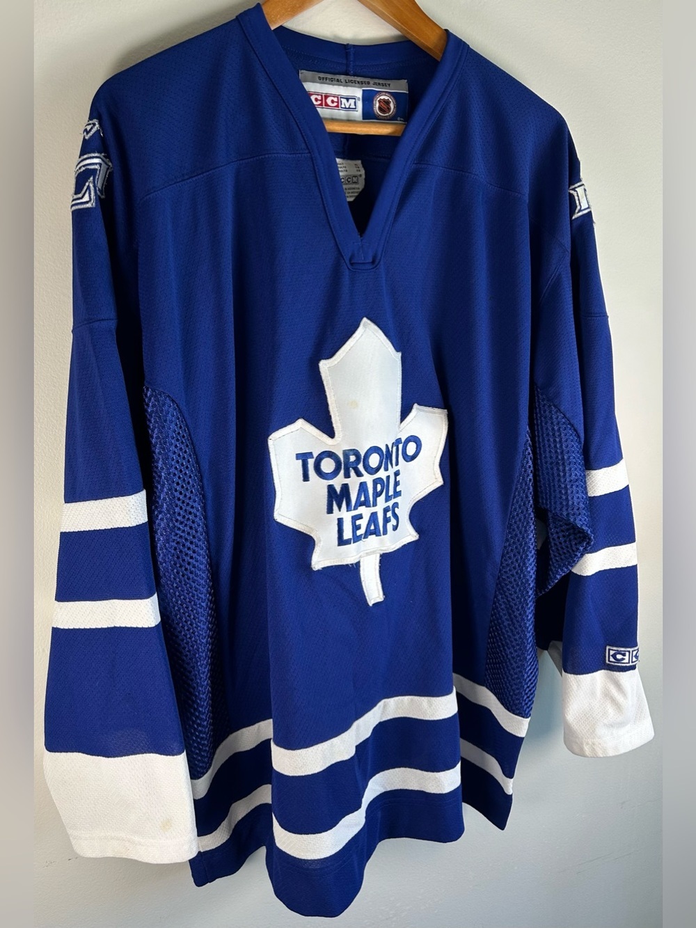 Vintage Toronto Maple Leafs NHL CCM Air-Knit Men’s Hockey Jersey Size XL Y2K - Picture 2 of 14